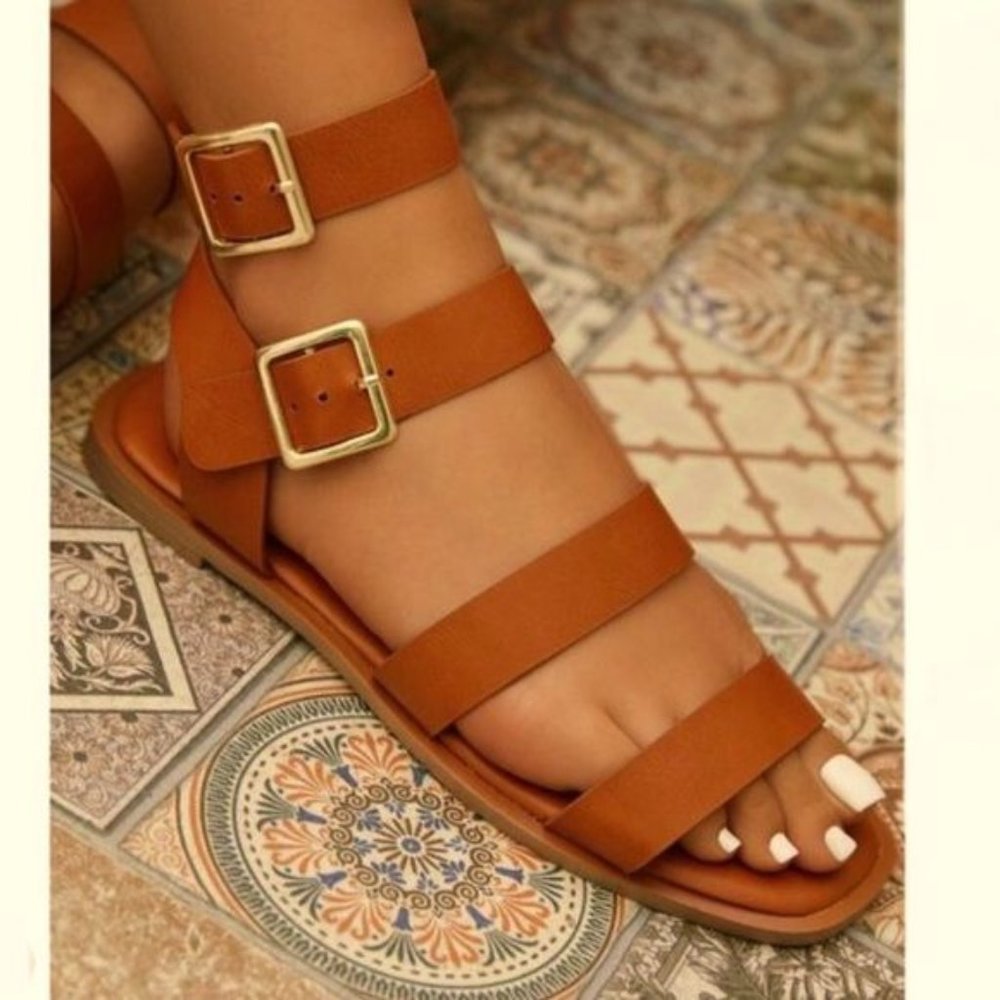 !! NEW !! Strappy Gladiator Sandals in Camel